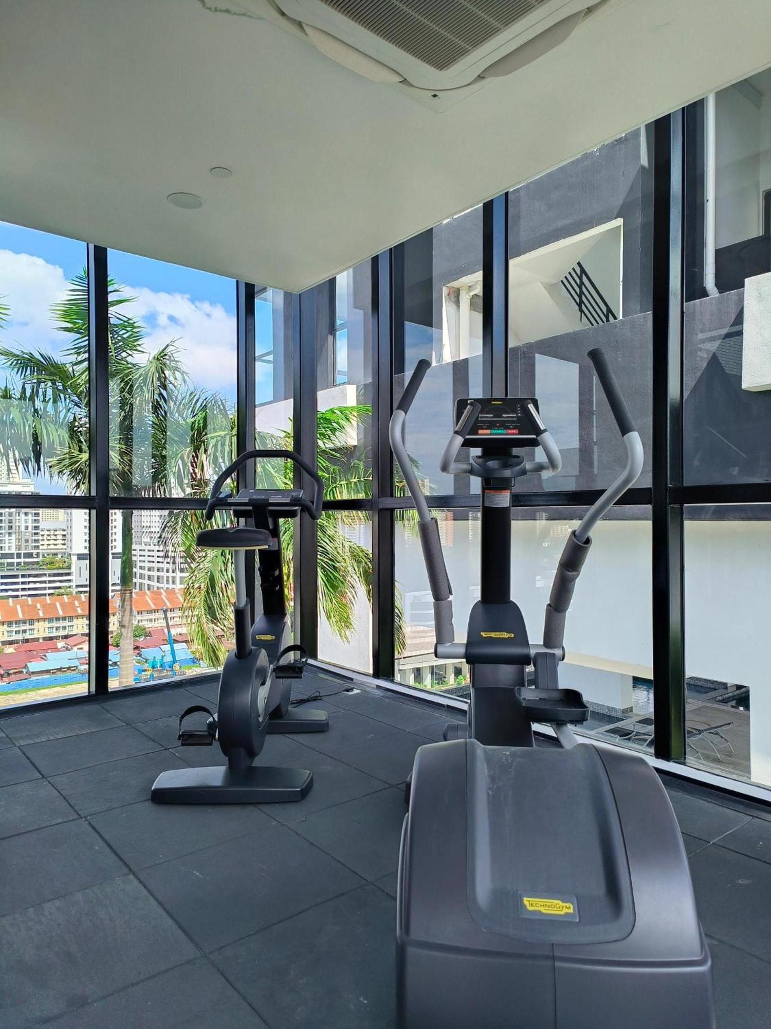 Urban Suites Two Or Three Bedroom Georgetown By Anc Jelutong Экстерьер фото